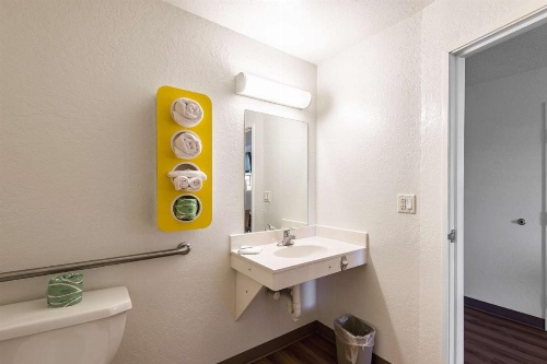 Motel 6-Junction City, KS image 13